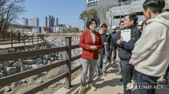 과천시, 지식정보타운 제비울천 산책로 현장점검…3월 말 조기 개방