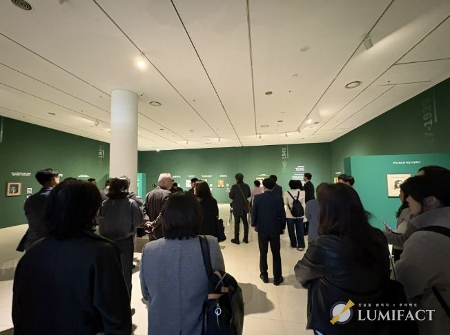 《FACE : 문인 - 시대를 담은 얼굴들》 전시장 관람 사진