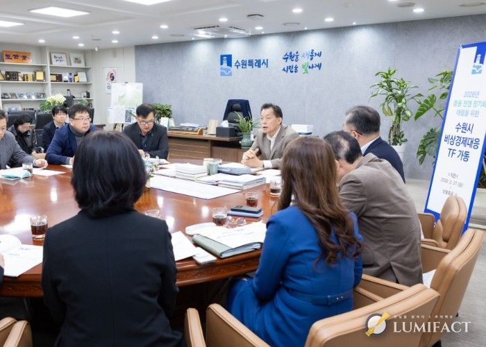 이재준 수원시장이 지난 3월 30일 ‘비상경제대응 태스크포스’ 회의에서 발언하고 있다.