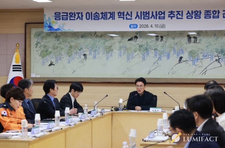 김민석 국무총리가 10일 광주 동구 전남대학교병원에서 열린 응급환자 이송체계 혁신 시범사업 추진상황 종합간담회에서 발언을 하고 있다.(국무조정실)