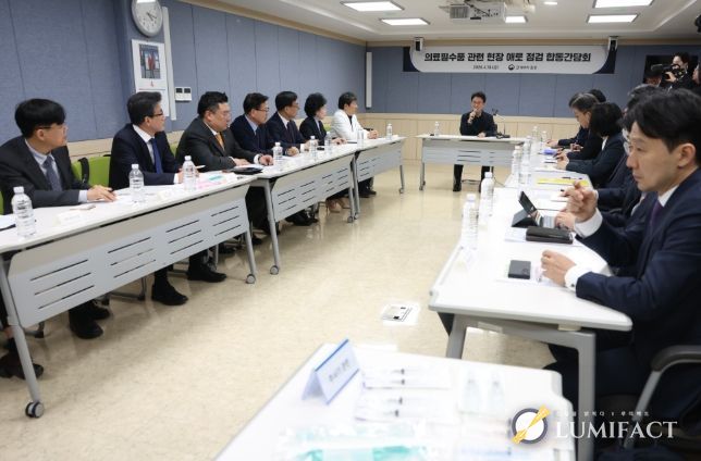 김민석 국무총리가 10일 영등포구 한강성심병원에서 열린 의료필수품 관련 현장 애로 점검 합동간담회에서 발언을 하고 있다.(국무조정실)