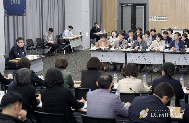 김현수 수원시 제1부시장이 ‘2026-2027 수원 방문의 해 부서별 추진상황 보고회’를 주재하고 있다.